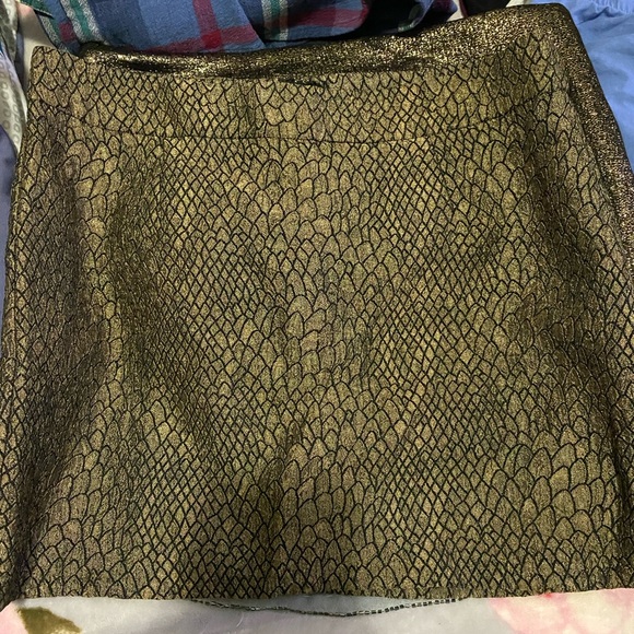 Mini skirts - Picture 7 of 8